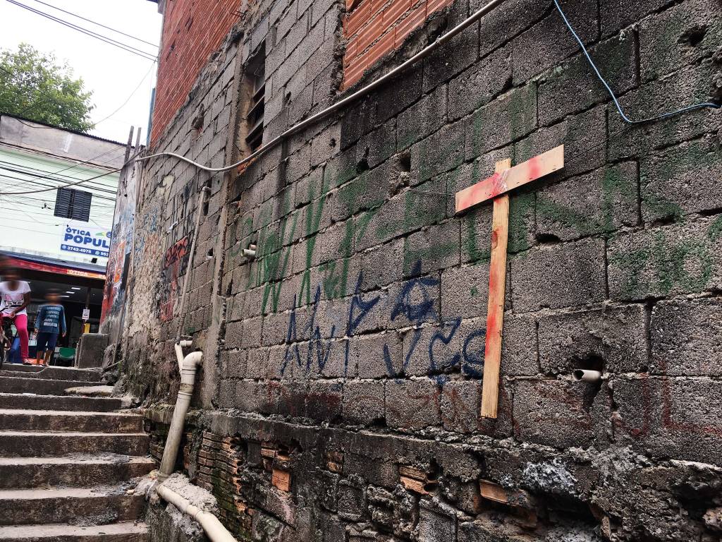 Paraisópolis Escada por onde jovens que morreram pisoteados desceram no dia do pancadão