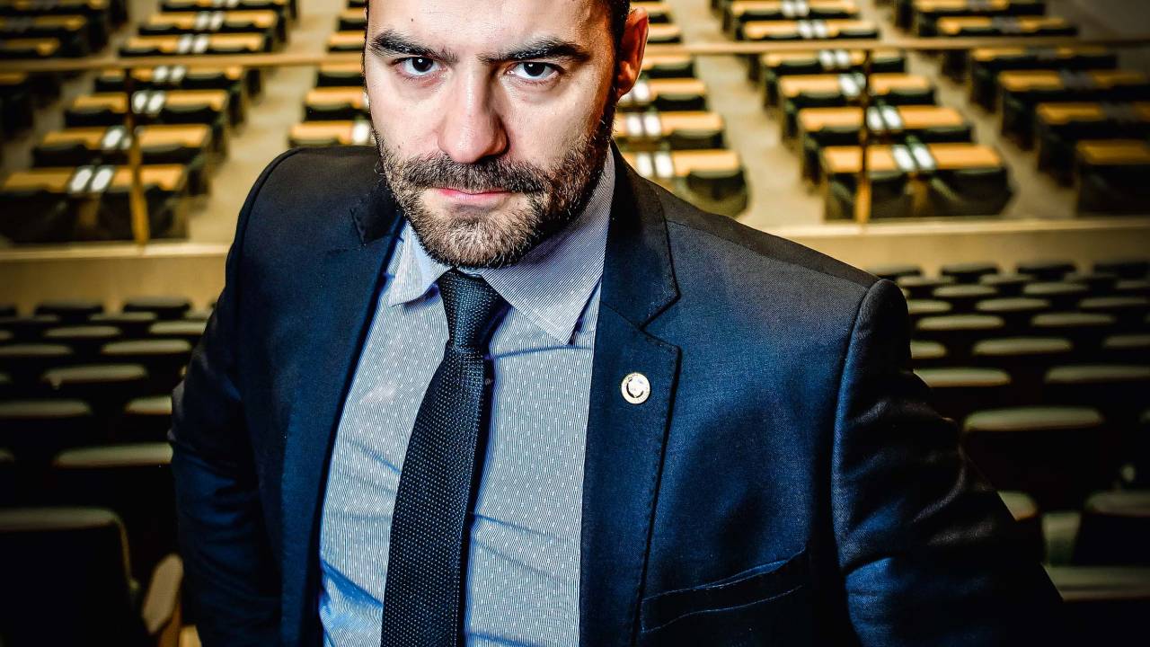 Imagem mostra deputado na Alesp
