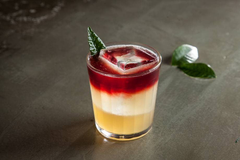 NY sour: bourbon, limão-siciliano e vinho tinto