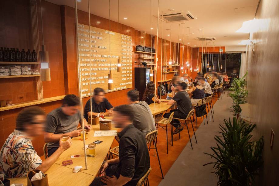 Ambiente: balcão extenso Ambiente: balcão extenso