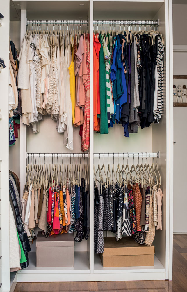 Closet organizado pelo personal organizer Fabiano Melo.