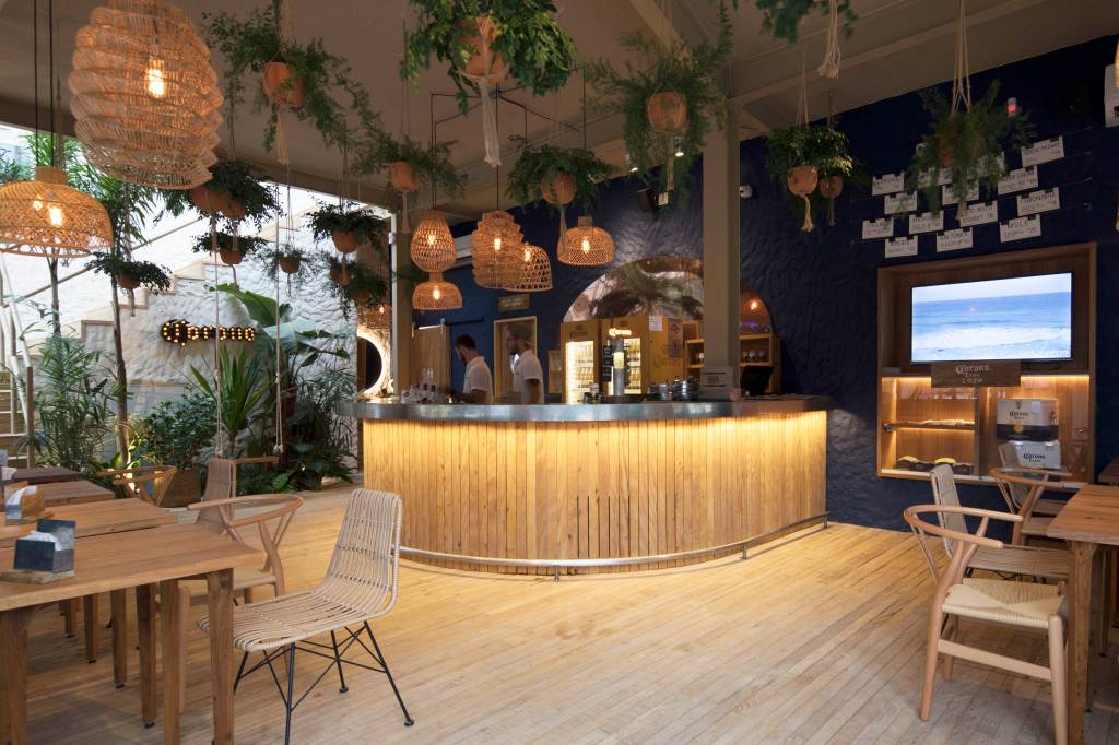 Corona inaugura dois bares em São Paulo