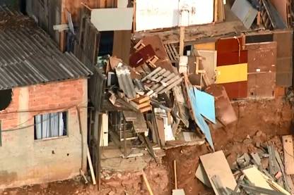 Após deslizamento na Zona Leste prefeitura interdita trinta imóveis
