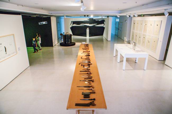 Paradoxos da arte contemporânea Dialogos entre os acervos do MAC USP e do Paço das Artes_2018_Curadoria Priscila Arante e Ana Magalhaes_ Leticia Godoy MAC.jpg Paradoxos da arte contemporânea Dialogos entre os acervos do MAC USP e do Paço das Artes_2018_Curadoria Priscila Arante e Ana Magalhaes_ Leticia Godoy MAC.jpg