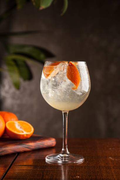 Gim-tônica: drinque é preparado com tangerina Gim-tônica: drinque é preparado com tangerina