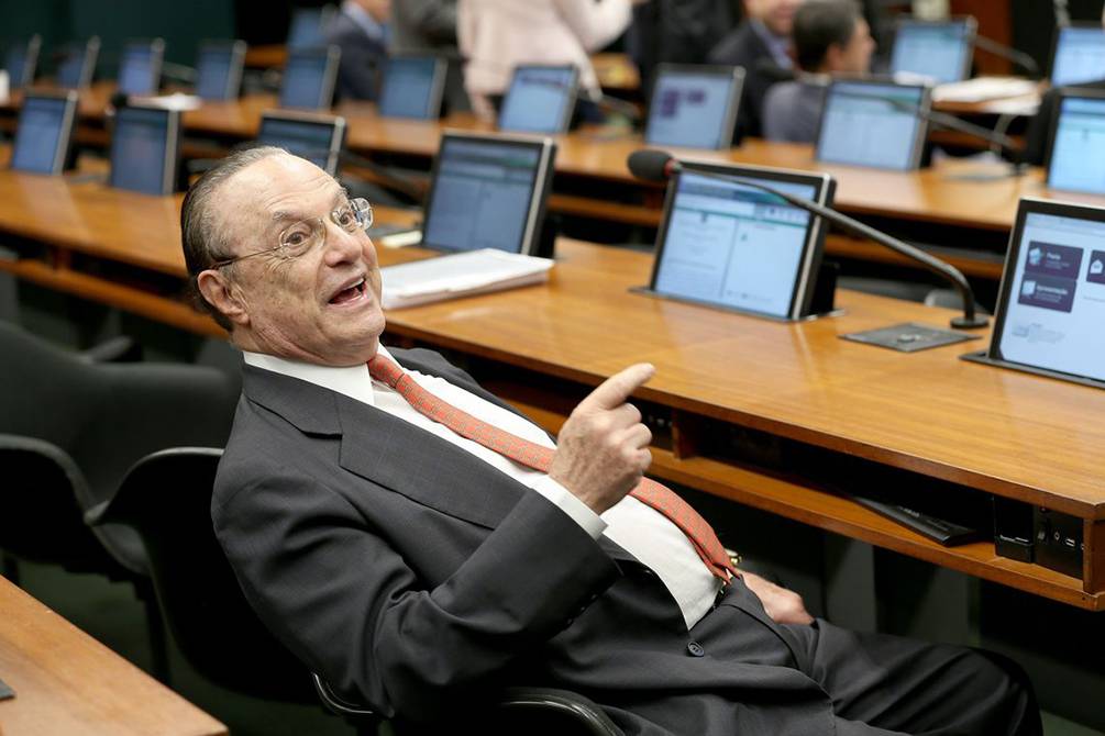 Paulo Maluf recebe alta após ser internado com Covid-19 em São Paulo