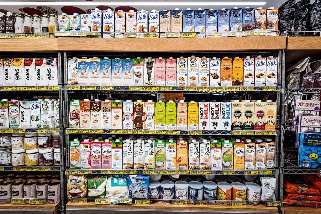 Leite vegetal ganha espaço em supermercados e cafeterias da cidade