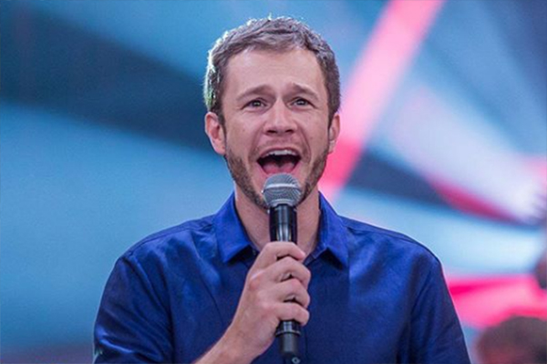 Tiago Leifert vai apresentar Domingão do Faustão no domingo (13)