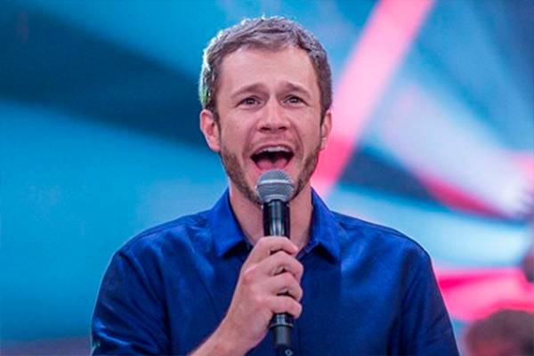 Tiago Leifert vai apresentar Domingão do Faustão no domingo (13)