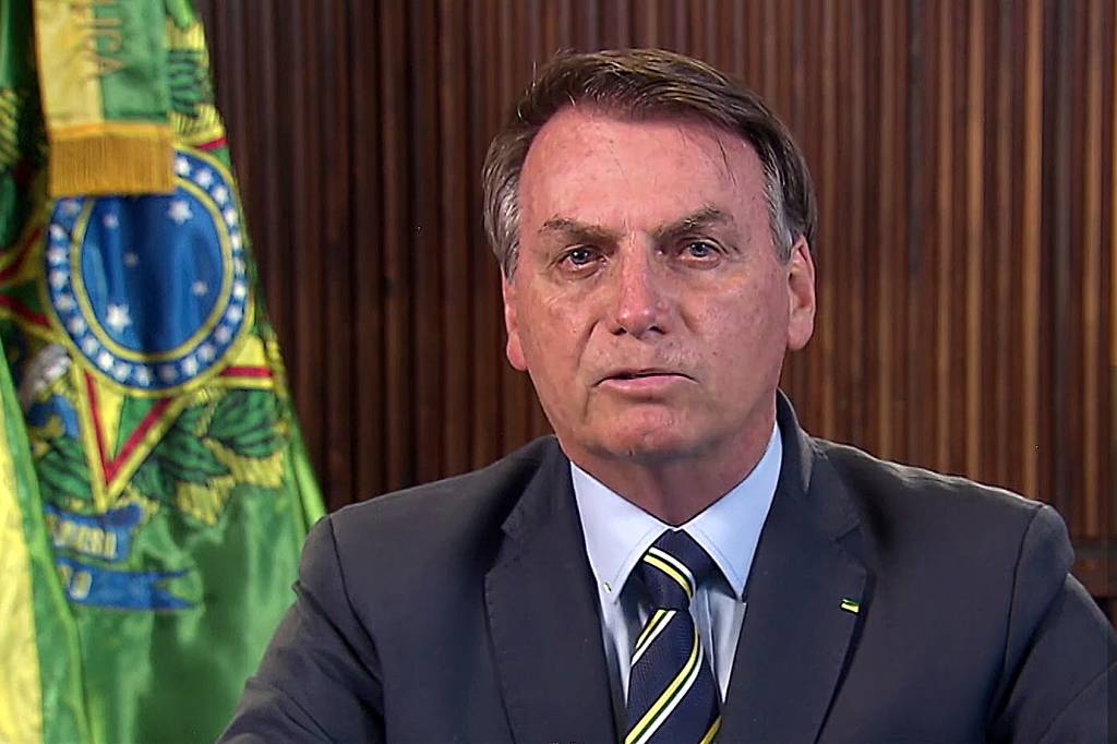 Bolsonaro diz que insumos da CoronaVac chegarão nos próximos dias; Doria rebate