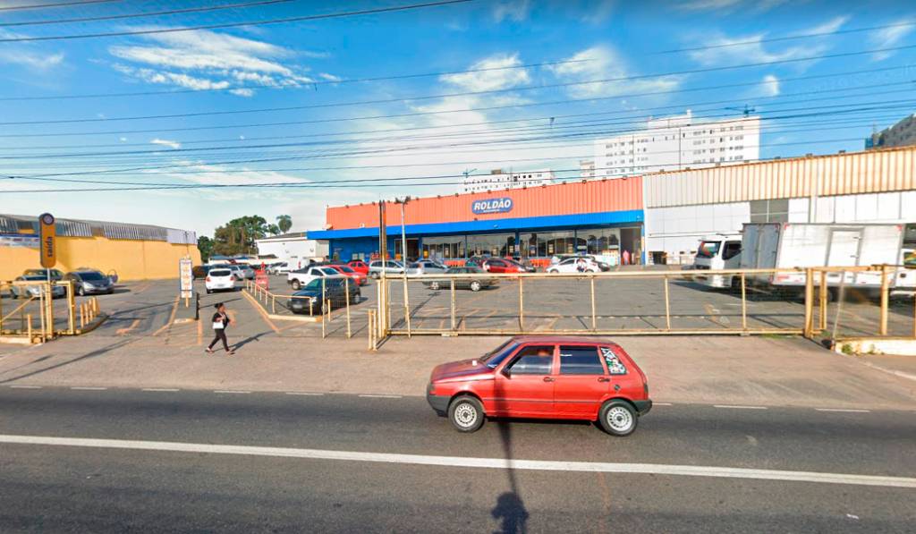Trinta pessoas fazem arrastão em supermercado da Zona Leste