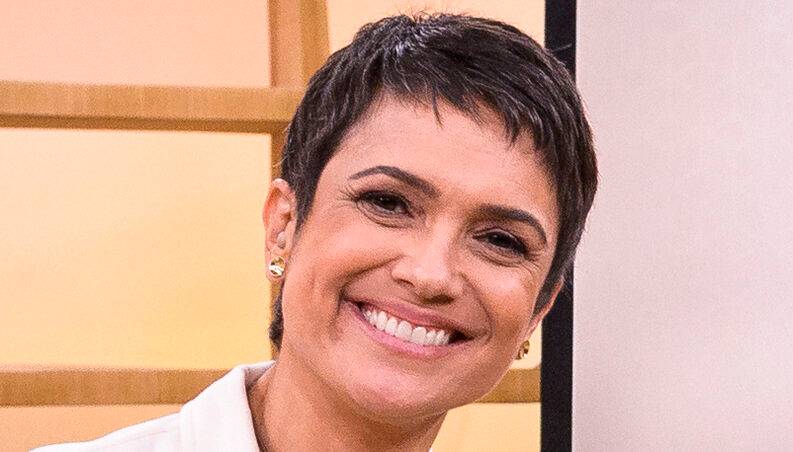 Sandra Annenberg vai de Fusca se vacinar e bomba na internet