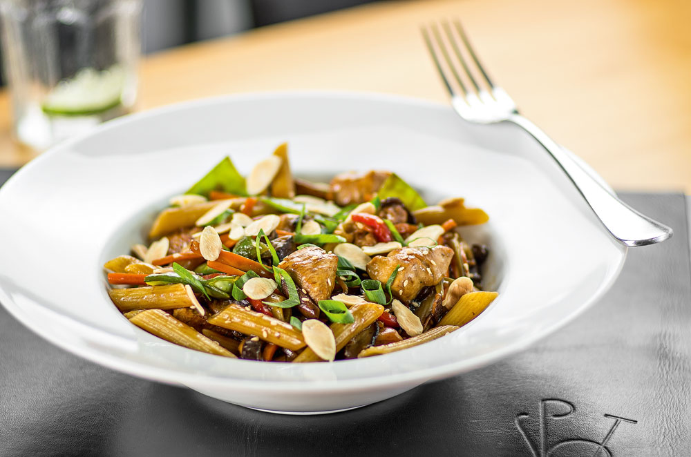SPOT – Penne Oriental – foto Henrique Peron (3).jpg SPOT – Penne Oriental – foto Henrique Peron (3).jpg