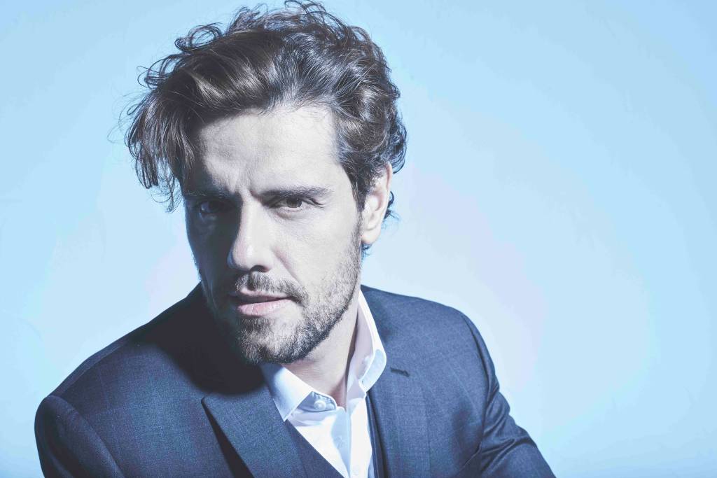 Thiago Arancam faz show ‘Magico Amore’