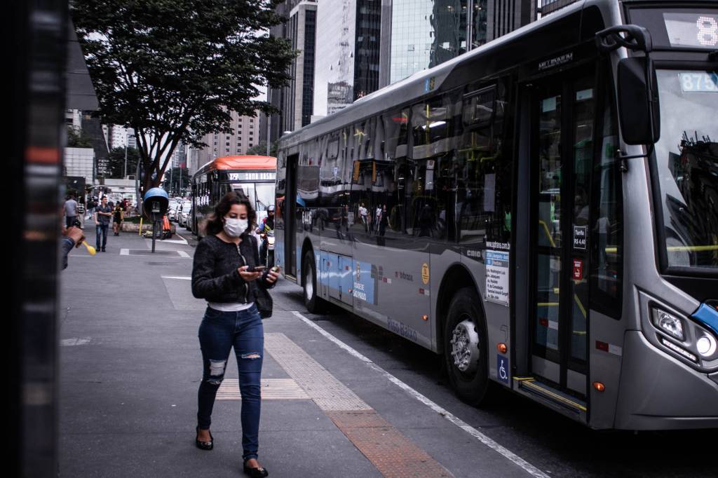 Uso de máscara deixa de ser obrigatório dentro da USP