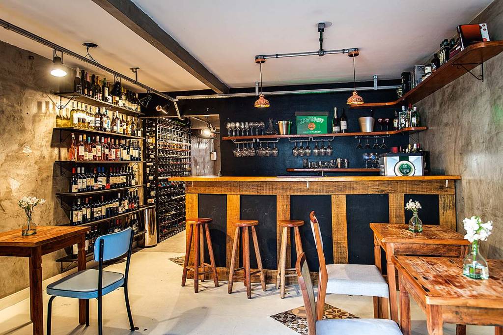 Quatro lojas que entregam vinho em casa com rapidez