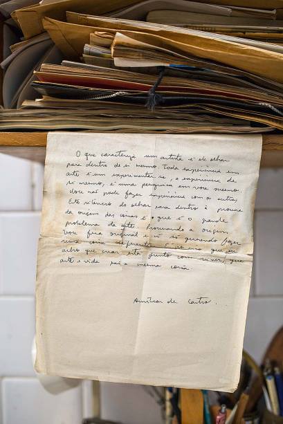 Paisagens, carta de Amilcar de Castro, espelhos e retrato de Paulo Pasta: viagem pelo ateliê e pela biografia e produção do artista paulista Paisagens, carta de Amilcar de Castro, espelhos e retrato de Paulo Pasta: viagem pelo ateliê e pela biografia e produção do artista paulista