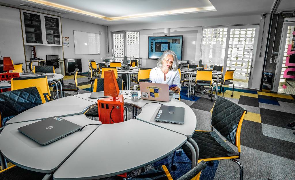 Como pais, alunos e professores lidam com as aulas na quarentena