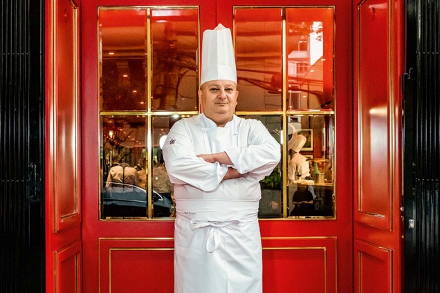 O chef: retrato no restaurante quando ainda estava aberto O chef: retrato no restaurante quando ainda estava aberto