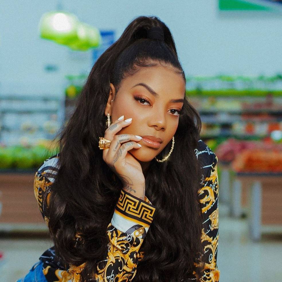 Mulher vai à Justiça contra Ludmilla por uso indevido de imagem em clipe