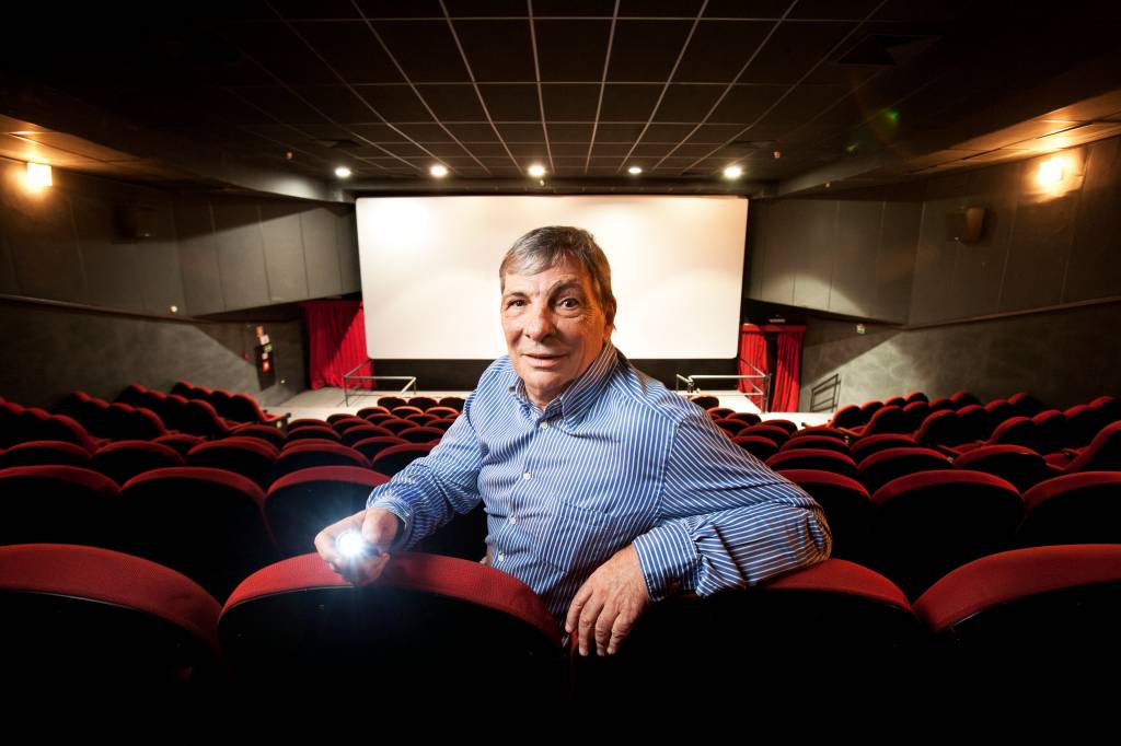 Importante é salvar vida, não reabrir cinema, diz dono do Reserva Cultural