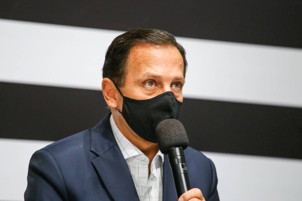 São Paulo notifica cidades que não adotaram restrições no comércio