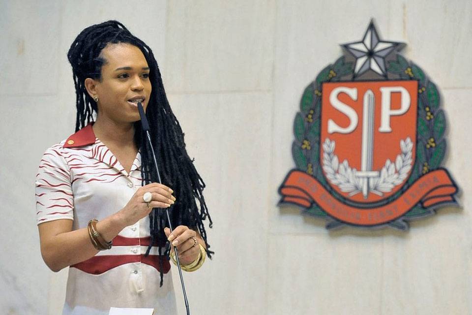 Projeto de lei propõe multa a procedimentos de ‘cura gay’ no estado