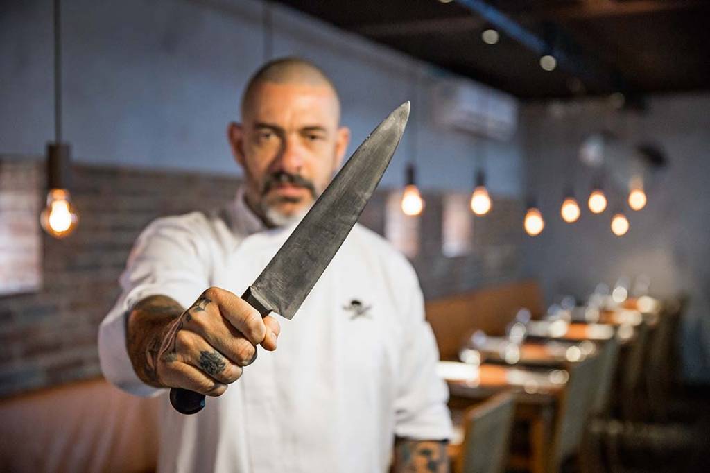 Após questionar origem do coronavírus, Henrique Fogaça xinga críticos