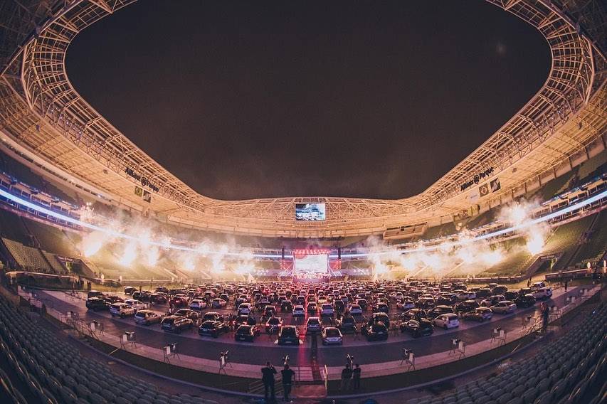 Fui conferir o show do Jota Quest no drive-in. Funcionou?