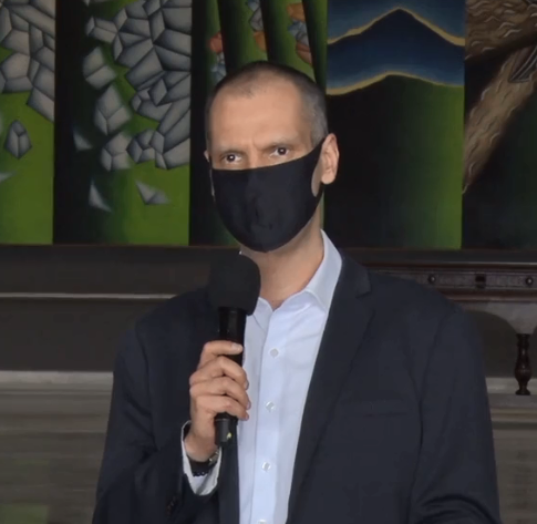 Covas ameaça trocar secretário caso ônibus permaneçam cheios em SP