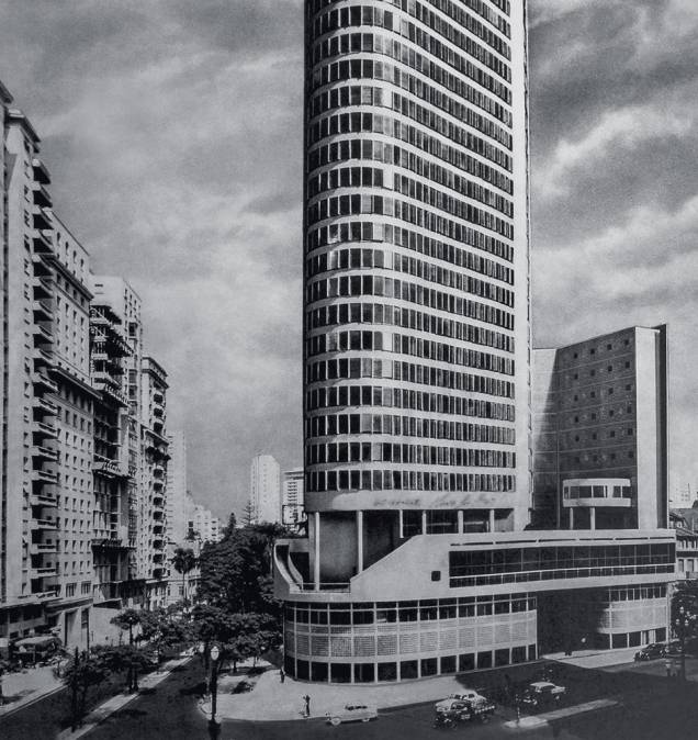 Maquete e a antiga sede: terreno de 2 382 m2 deu lugar a 52 000 m2 de área construída Maquete e a antiga sede: terreno de 2 382 m2 deu lugar a 52 000 m2 de área construída