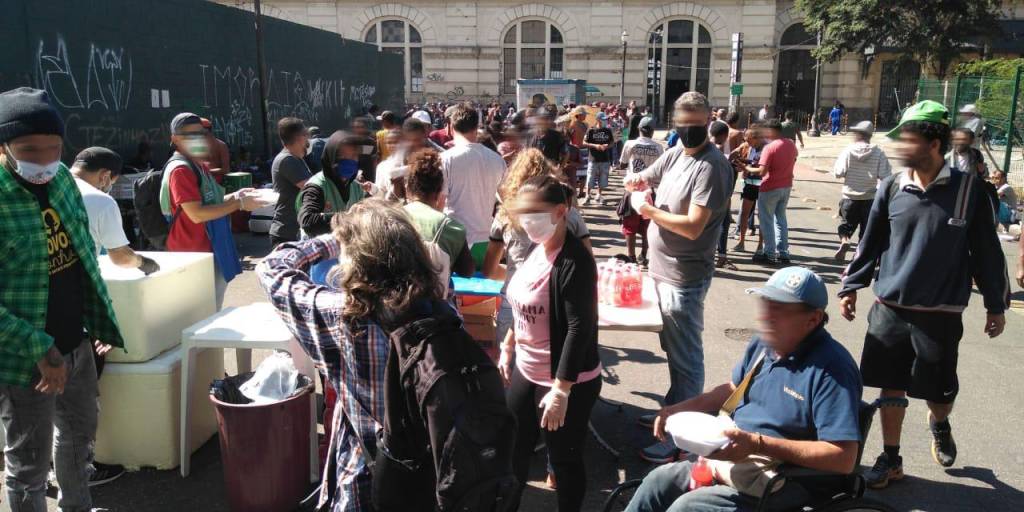 Mesa Solidária entrega marmitas toda semana para quem mais precisa