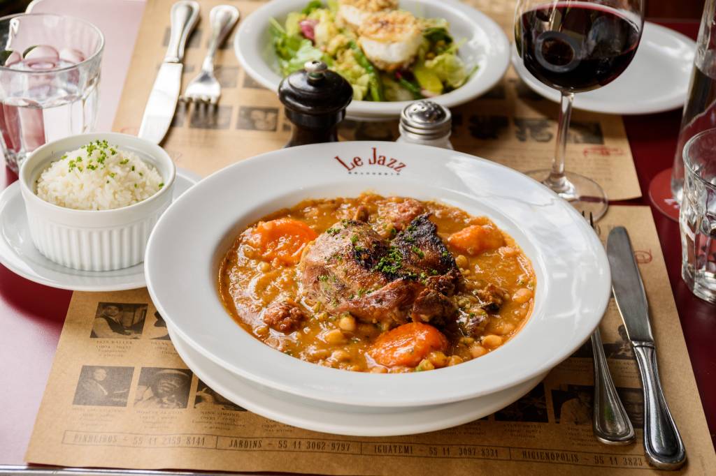 Cassoulet tem preço promocional no Le Jazz Brasserie mais ação beneficente