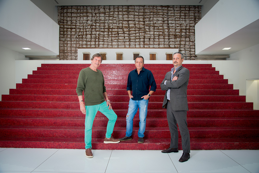 Projeto monta galeria de arte colaborativa em corredor na Oscar Freire