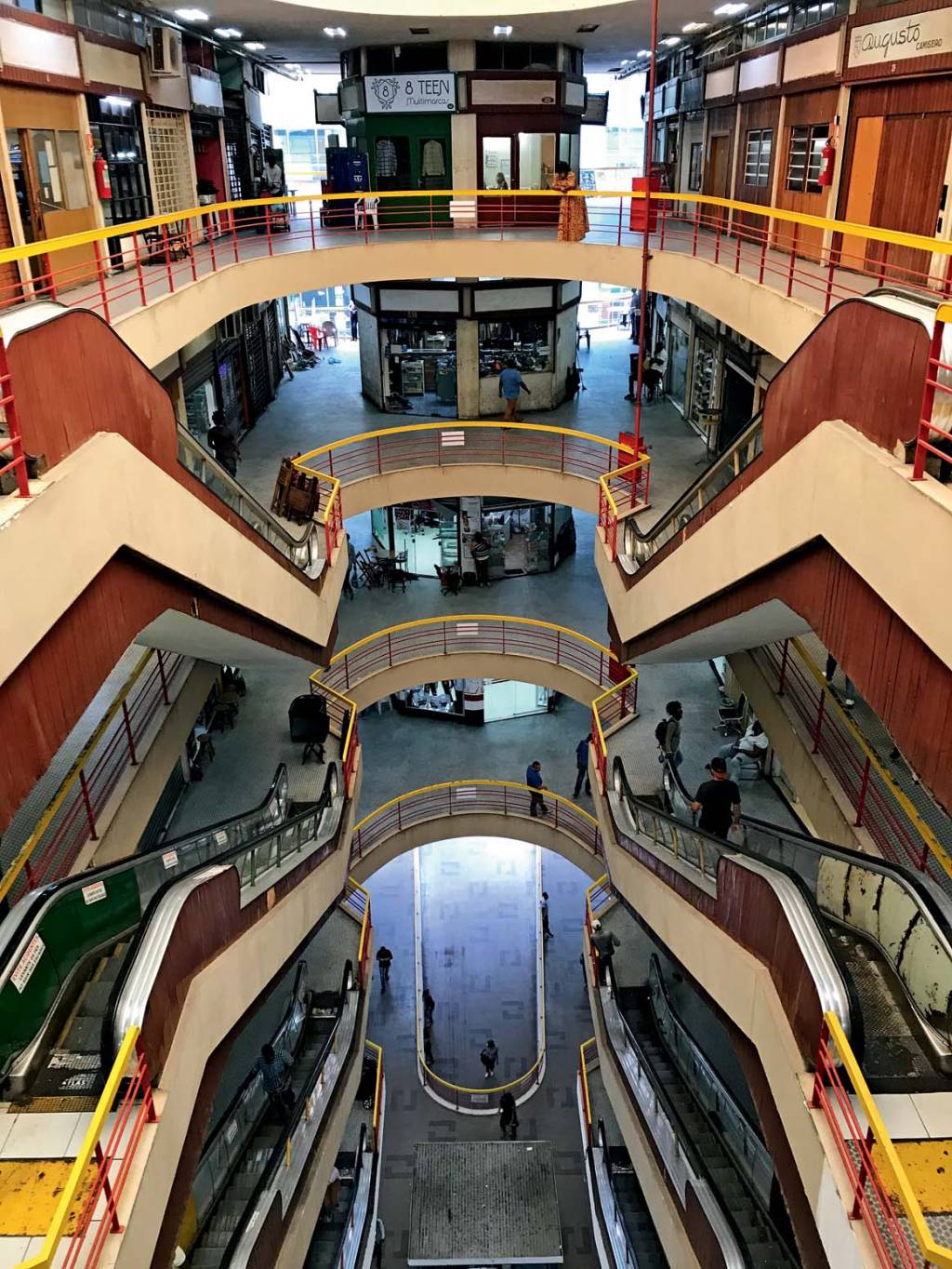 Galeria do Reggae reabre com incêndio e serviços em horário reduzido