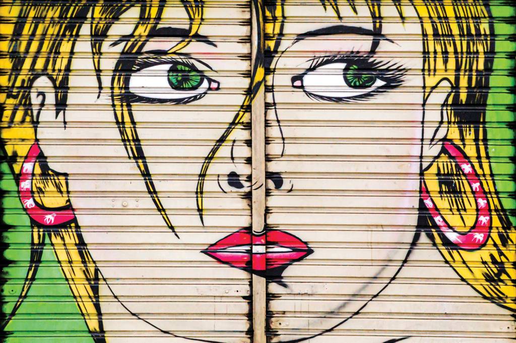 Fotógrafo paulistano registra grafites em fachadas de salões de beleza