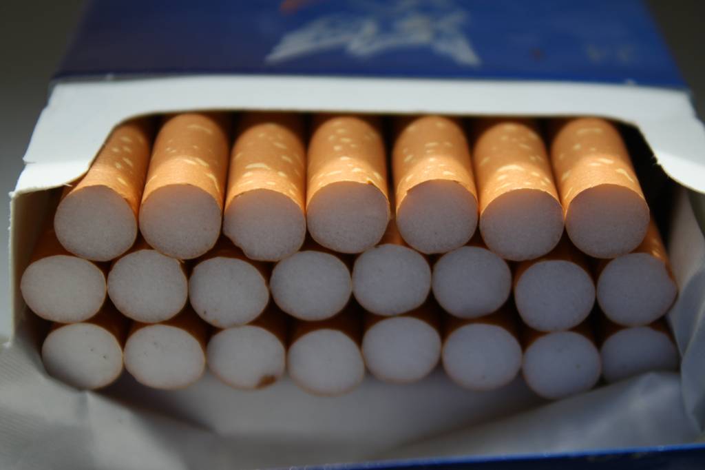 Homem tenta contrabandear 450 000 maços de cigarro com nota fiscal de carga de leite