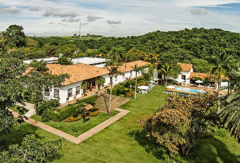 O Ronco do Bugio (imagem 1), e a Fazenda Capoava (imagem 2): malabarismo para fechar as contas