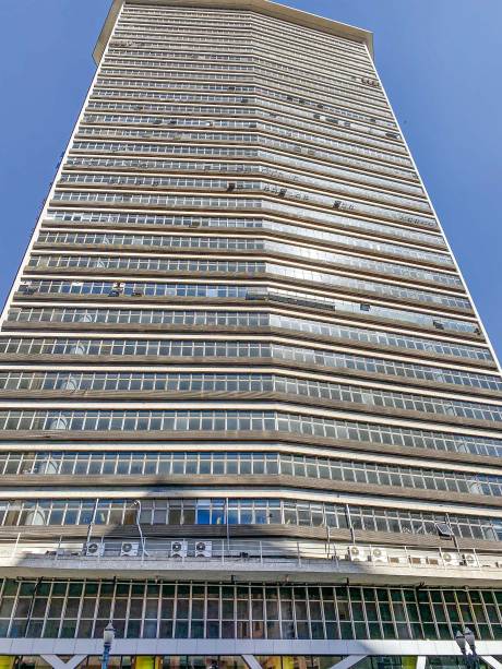 Prédios marcantes no Centro, no sentido horário: Século XX, Iracema e o gigante Andraus Prédios marcantes no Centro, no sentido horário: Século XX, Iracema e o gigante Andraus