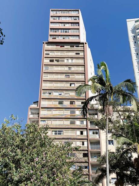 Prédios marcantes no Centro, no sentido horário: Século XX, Iracema e o gigante Andraus Prédios marcantes no Centro, no sentido horário: Século XX, Iracema e o gigante Andraus