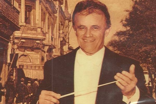 Morre o maestro Benito Juarez, fundador do Coral da USP