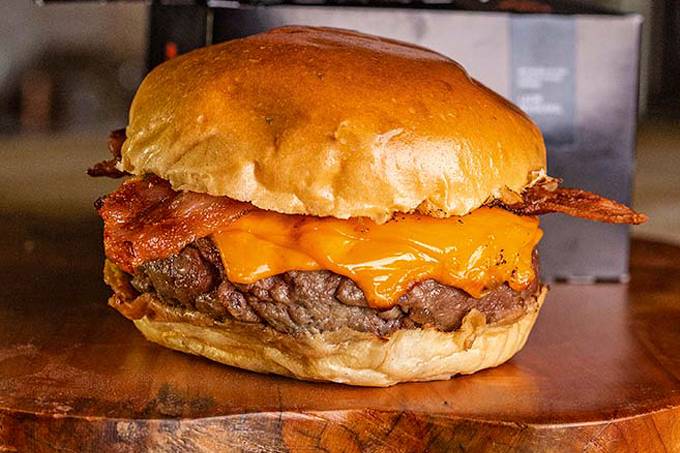 Premiada, churrascaria NB Steak lança marca de hambúrguer