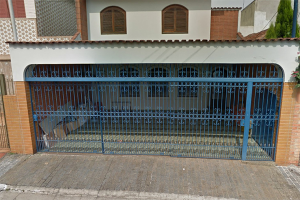 Homem fica ferido após receber pacote com bomba caseira