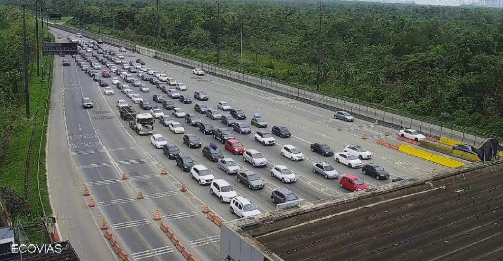Volta do litoral: rodovias estão com tráfego intenso no sentido capital