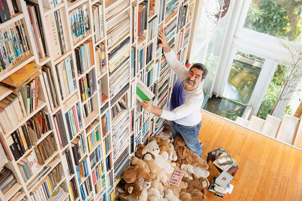 Contra crise, incentivo à leitura e novo modelo de negócios