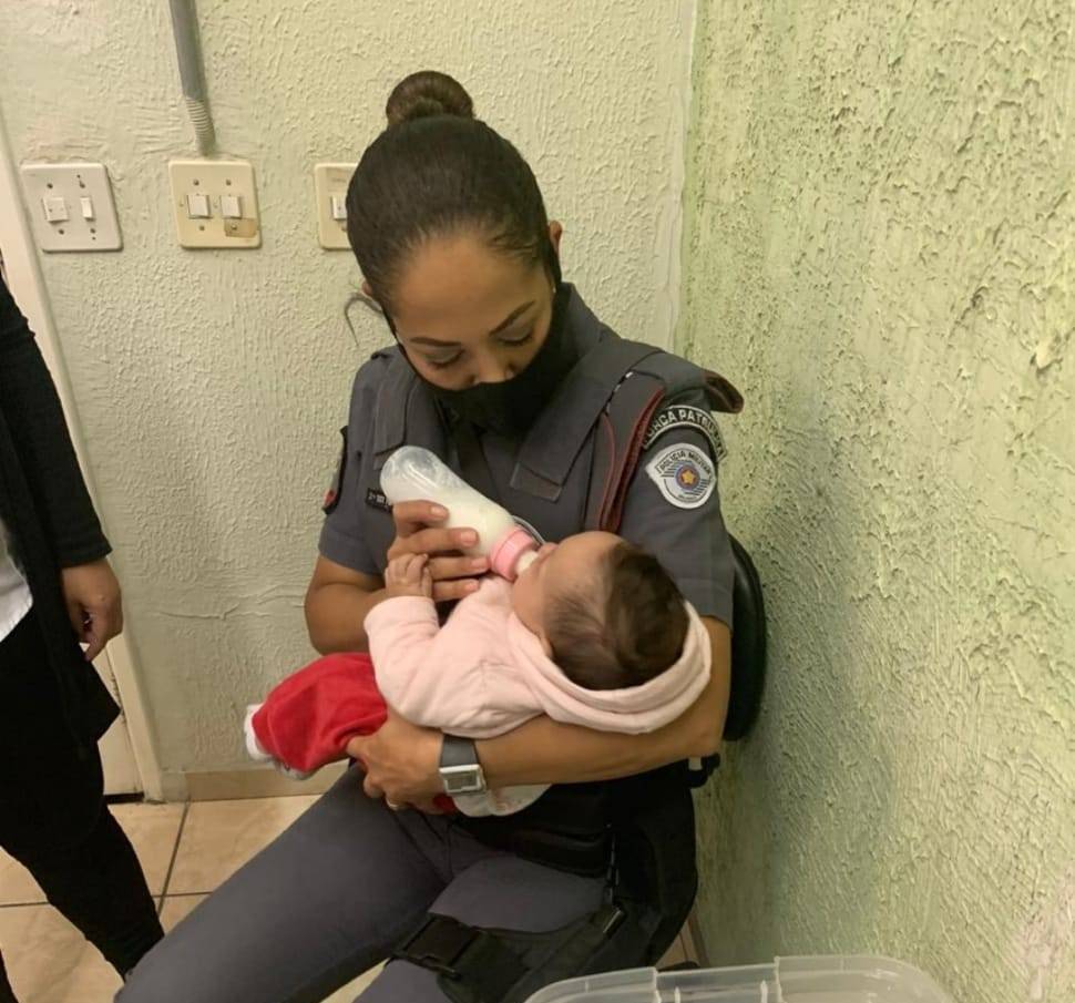 Casal é preso na Zona Leste acusado de agredir filha de seis meses