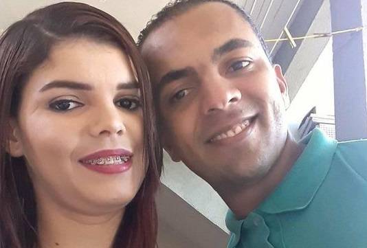 Crianças vivem há dias com corpos em putrefação dos pais mortos