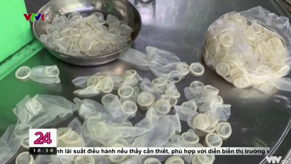 Polícia descobre fábrica que lavava preservativos usados para revender
