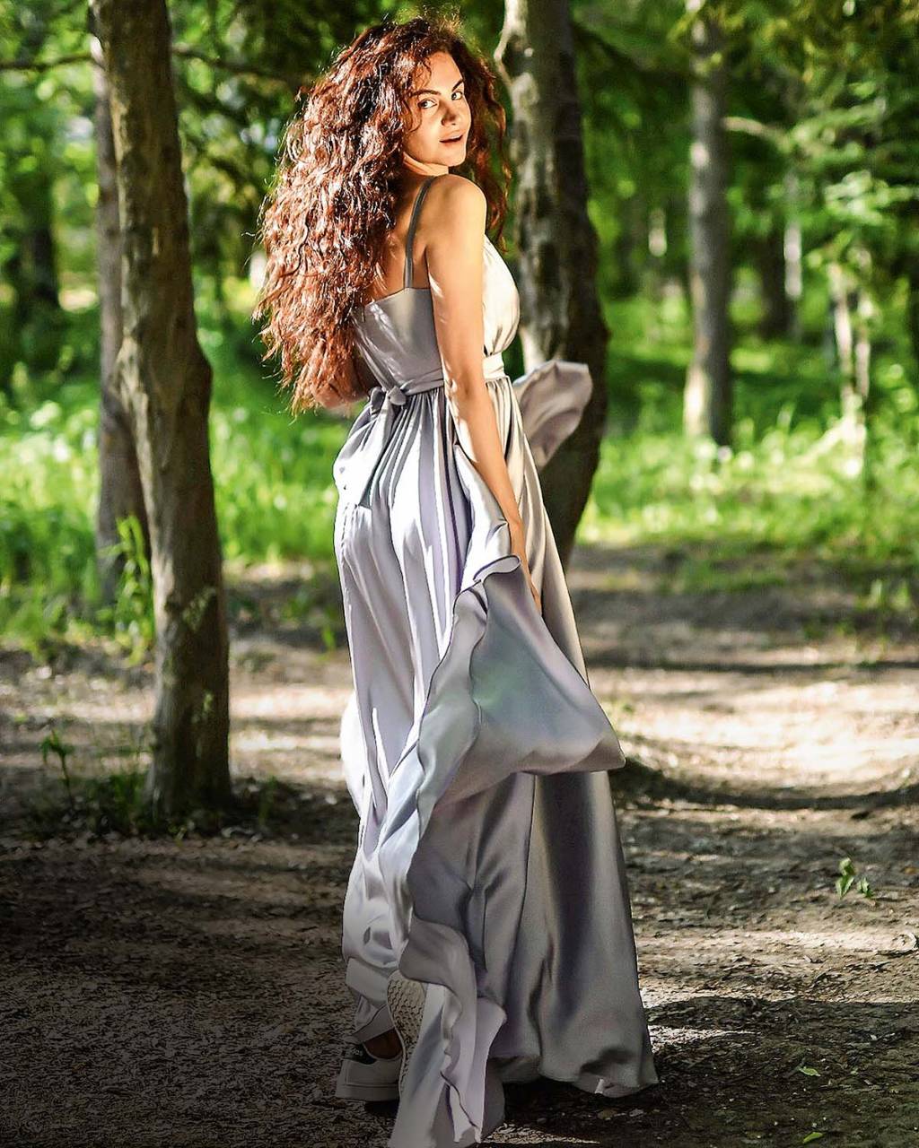 Cantora da Armênia conquista fãs brasileiros com vídeos de bossa nova