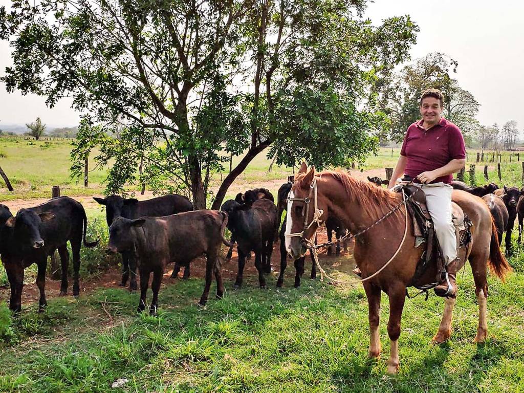 “Não tenho berço mesmo. Sou filho de garçom”, afirma Carlos Iglesias